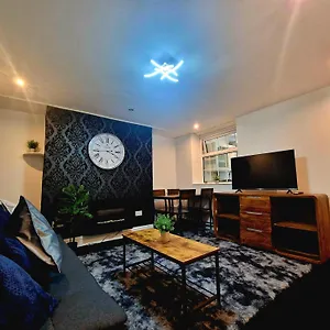 Apartment Private Courtyard In Bradford With Parking, Shipley (West Yorkshire)